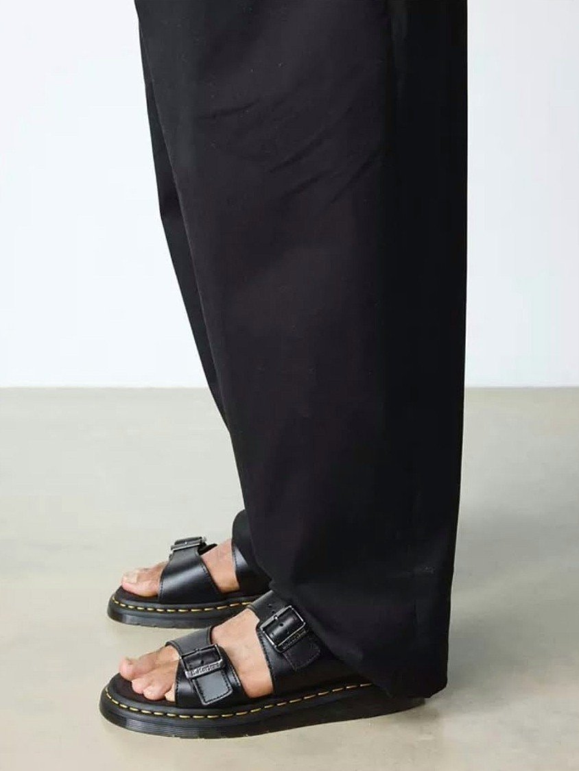 Sandalo Josef abbinato a un outfit estivo